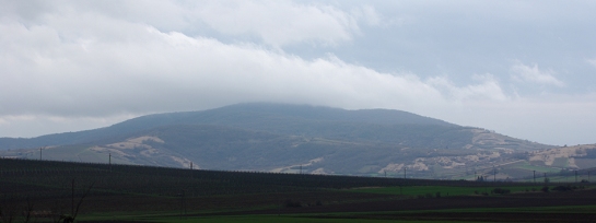 góra tokaj w chmurach